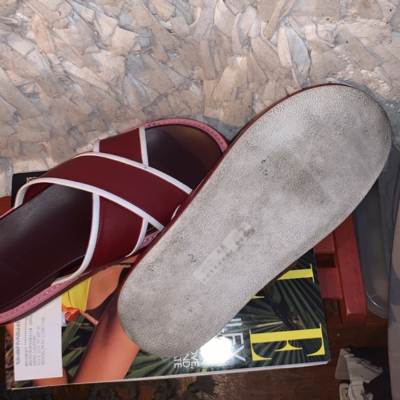 Slip ons - Picture 2 of 3